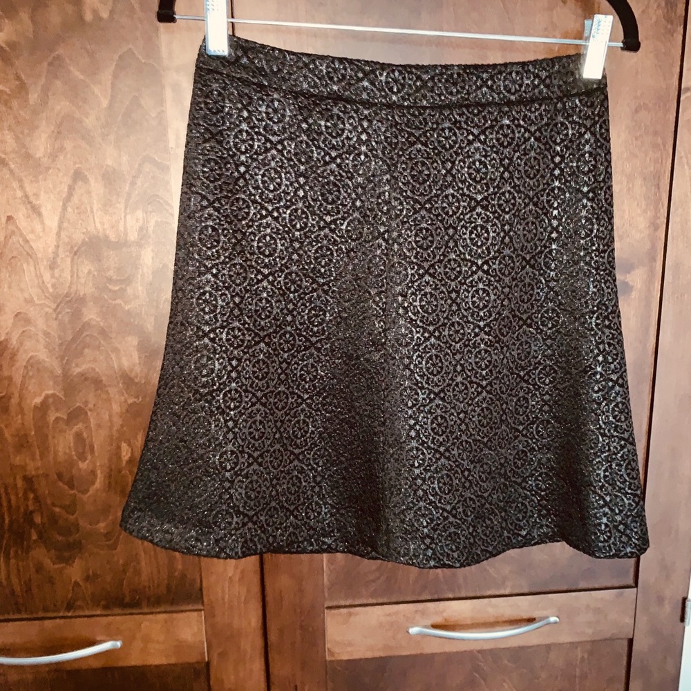 Loft Jacquard Flippy Skirt. Size XS